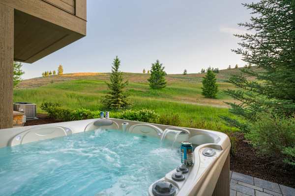 Abode at White Clouds, hot tub, Sun Valley, minutes to skiing