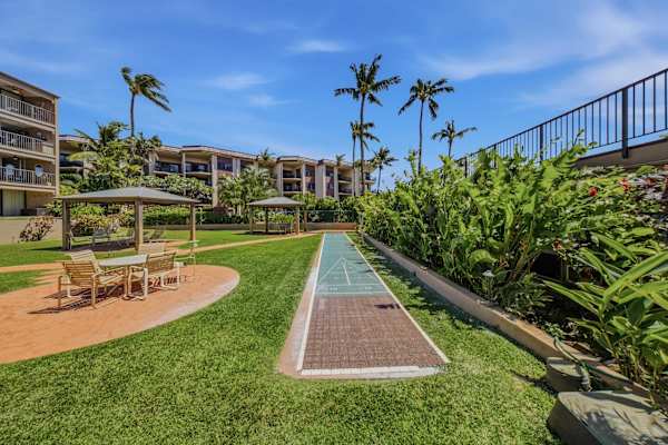 Serene Garden Retreat With Private Shuffleboard Court