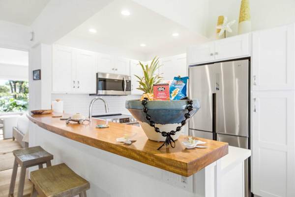 Modern kitchen with breakfast bar