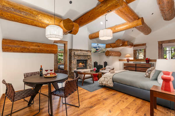 Abode at Timber Ridge, ski-in/out luxury home, private hot tub