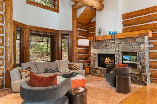 Abode at Timber Ridge, ski-in/out luxury home, private hot tub