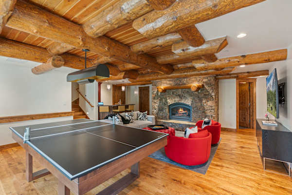 Abode at Timber Ridge, ski-in/out luxury home, private hot tub