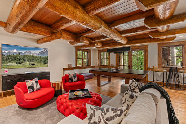 Abode at Timber Ridge, ski-in/out luxury home, private hot tub