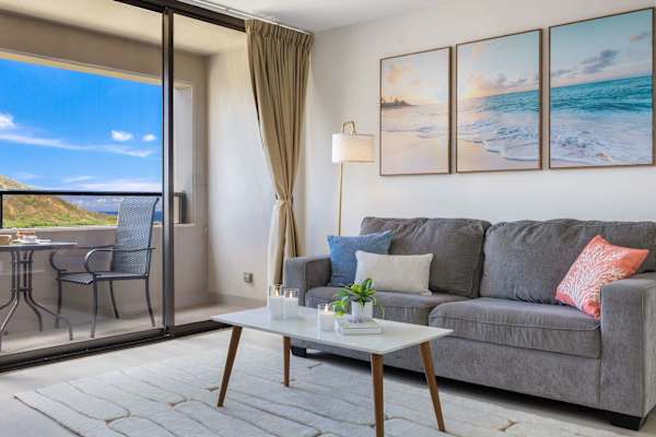 Relax in comfort on your stylish sofa while taking in direct balcony views of the vibrant blue skies and Diamond Head landscape.