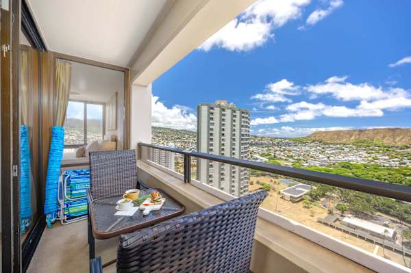 Savor morning coffee and breakfast on your private lanai while soaking in expansive city and mountain views under bright blue skies.