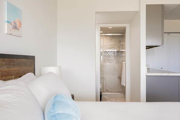 Enjoy a seamlessly connected layout featuring direct view and access from your bed to both the sleek bathroom and adjacent kitchenette.