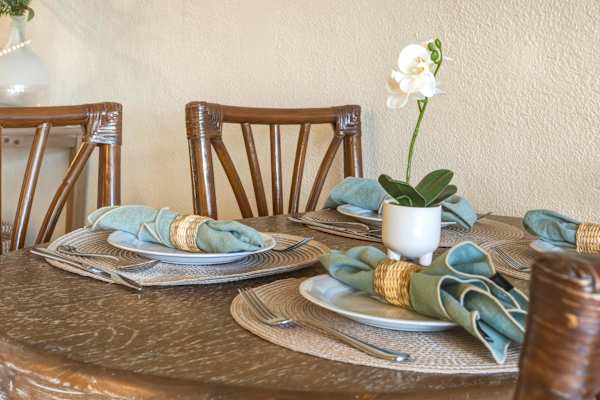 Decorative details in the dining area