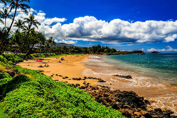 Kamaole Beach Park: Your perfect slice of Maui paradise awaits, where golden sands meet crystal-clear waters under the Hawaiian sun!