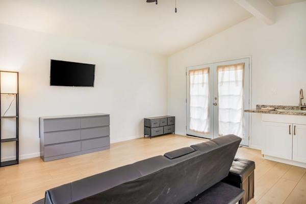 Studio living areaStudio with queen bed and flat screen tv.