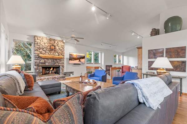 Abode at Sawtooth, chef's kitchen, sleeps 10, near ski resort