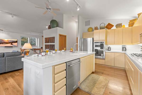 Abode at Sawtooth, chef's kitchen, sleeps 10, near ski resort