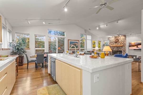 Abode at Sawtooth, chef's kitchen, sleeps 10, near ski resort