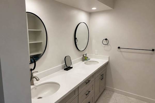 Sparkling Full Bathroom with Modern Vanity
