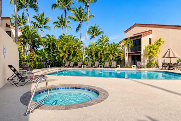 Hot tub & pool area