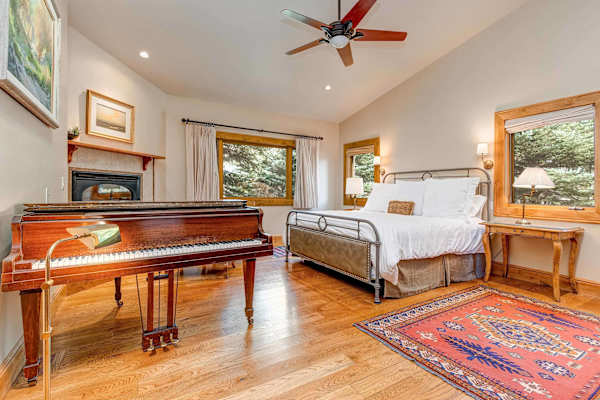 Abode at Sweetwater, Teton views, outdoor living, private pond
