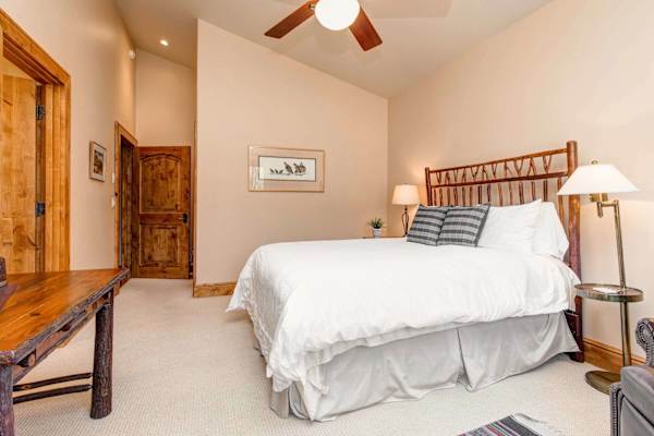 Abode at Sweetwater, Teton views, outdoor living, private pond