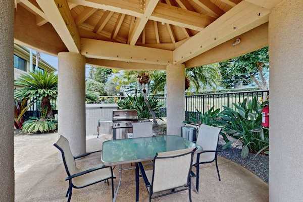 Covered garden patio for outdoor dining