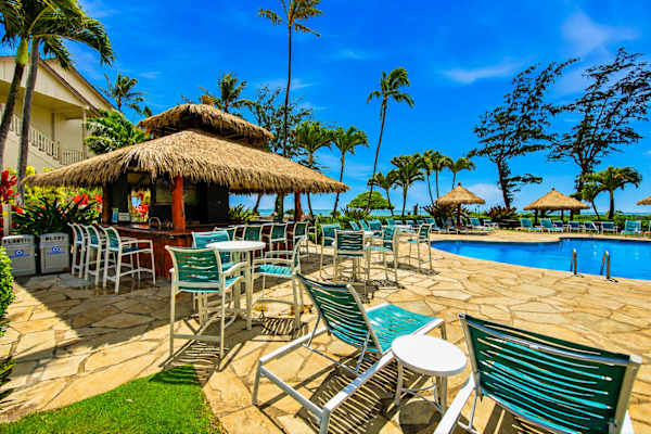 Beautiful Courtyard with Pool and The Sandbar 