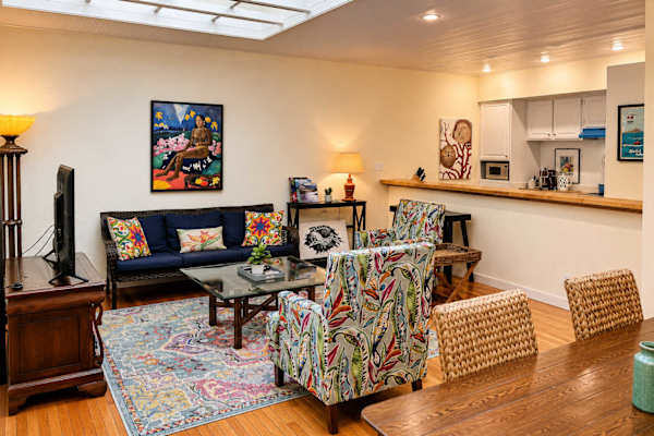 Comfortable living room with easy access to kitchen and dining