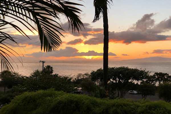 Breathtaking Maui Sunset Over The Pacific