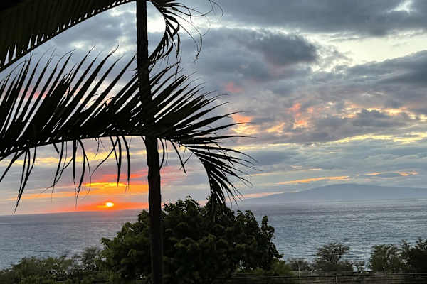Breathtaking Maui Sunset Over The Pacific