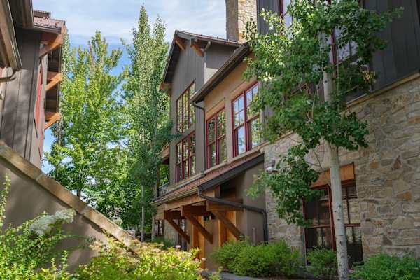 Abode at The Timbers, minutes to skiing, hot tub