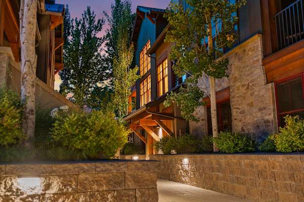 Abode at The Timbers, minutes to skiing, hot tub