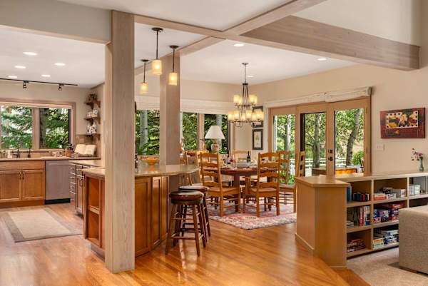 Abode at Guyer Hot Springs, ski slope views, walk to lift, hot tub
