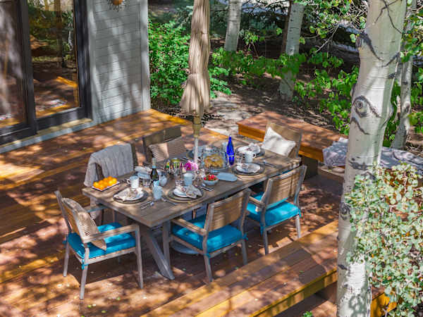 Abode at Guyer Hot Springs, ski slope views, walk to lift, hot tub