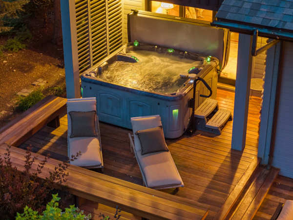 Abode at Guyer Hot Springs, ski slope views, walk to lift, hot tub