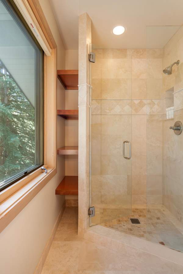 Abode at Guyer Hot Springs, ski slope views, walk to lift, hot tub