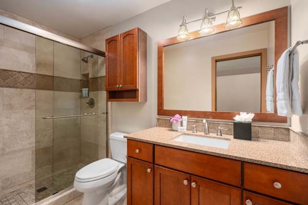 Abode at Guyer Hot Springs, ski slope views, walk to lift, hot tub
