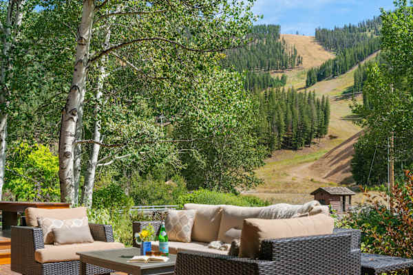 Abode at Guyer Hot Springs, ski slope views, walk to lift, hot tub