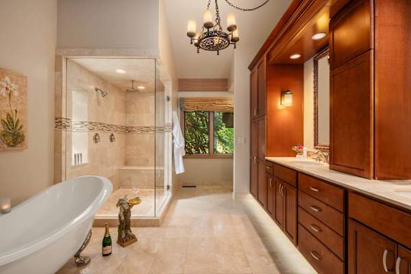 Abode at Guyer Hot Springs, ski slope views, walk to lift, hot tub