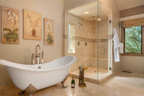 Abode at Guyer Hot Springs, ski slope views, walk to lift, hot tub