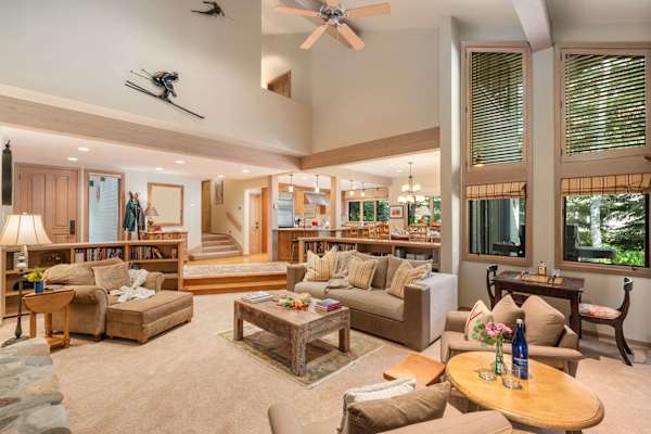 Abode at Guyer Hot Springs, ski slope views, walk to lift, hot tub
