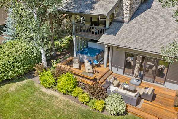Abode at Guyer Hot Springs, ski slope views, walk to lift, hot tub
