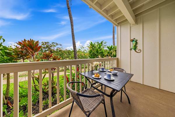 Covered Lanai with Dining Table and Tropical Views