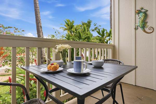 Private Lanai with Dining Table and Tropical Garden Views