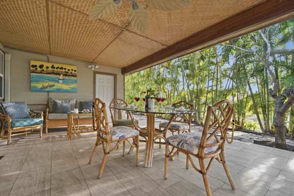 Covered lanai for outdoor dining
