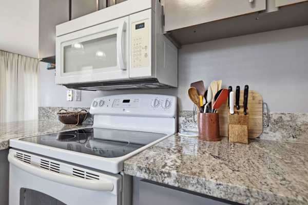 Full kitchen