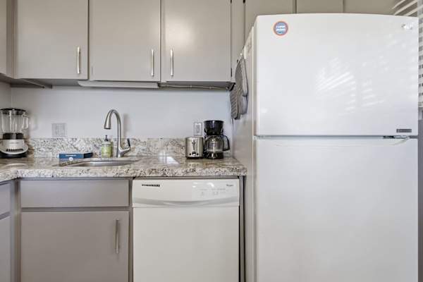 Full kitchen