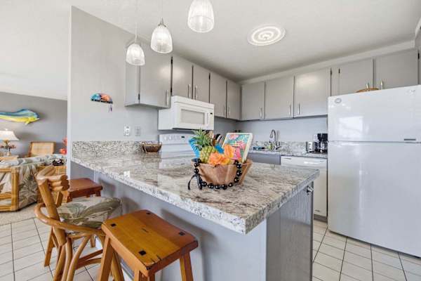 Full kitchen