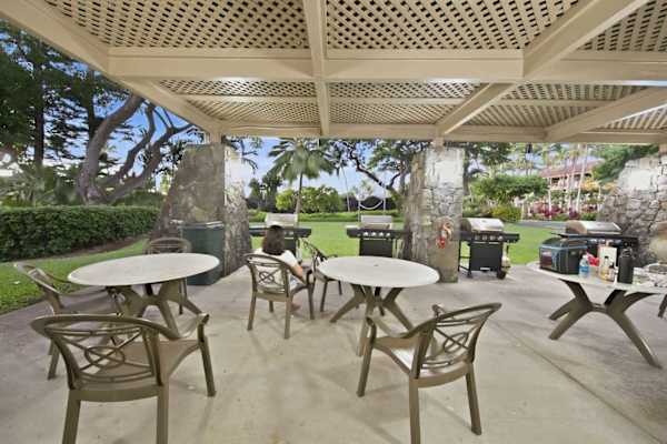 Outdoor BQQ & dining area