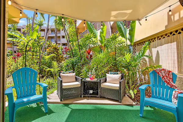 Paki Maui 120 | King Bed, Garden Lanai & Oceanfront Pool.