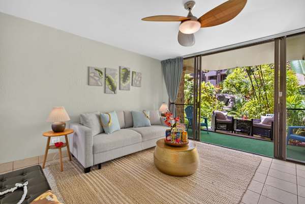 Paki Maui 120 | King Bed, Garden Lanai & Oceanfront Pool.