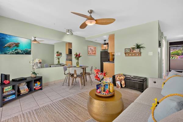 Paki Maui 120 | King Bed, Garden Lanai & Oceanfront Pool.