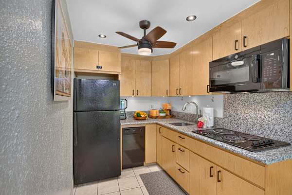 Paki Maui 120 | King Bed, Garden Lanai & Oceanfront Pool.