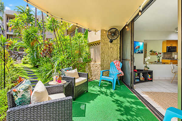 Paki Maui 120 | King Bed, Garden Lanai & Oceanfront Pool.