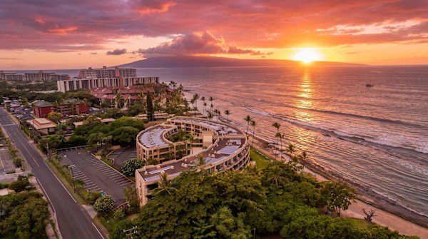 Paki Maui 120 | King Bed, Garden Lanai & Oceanfront Pool.